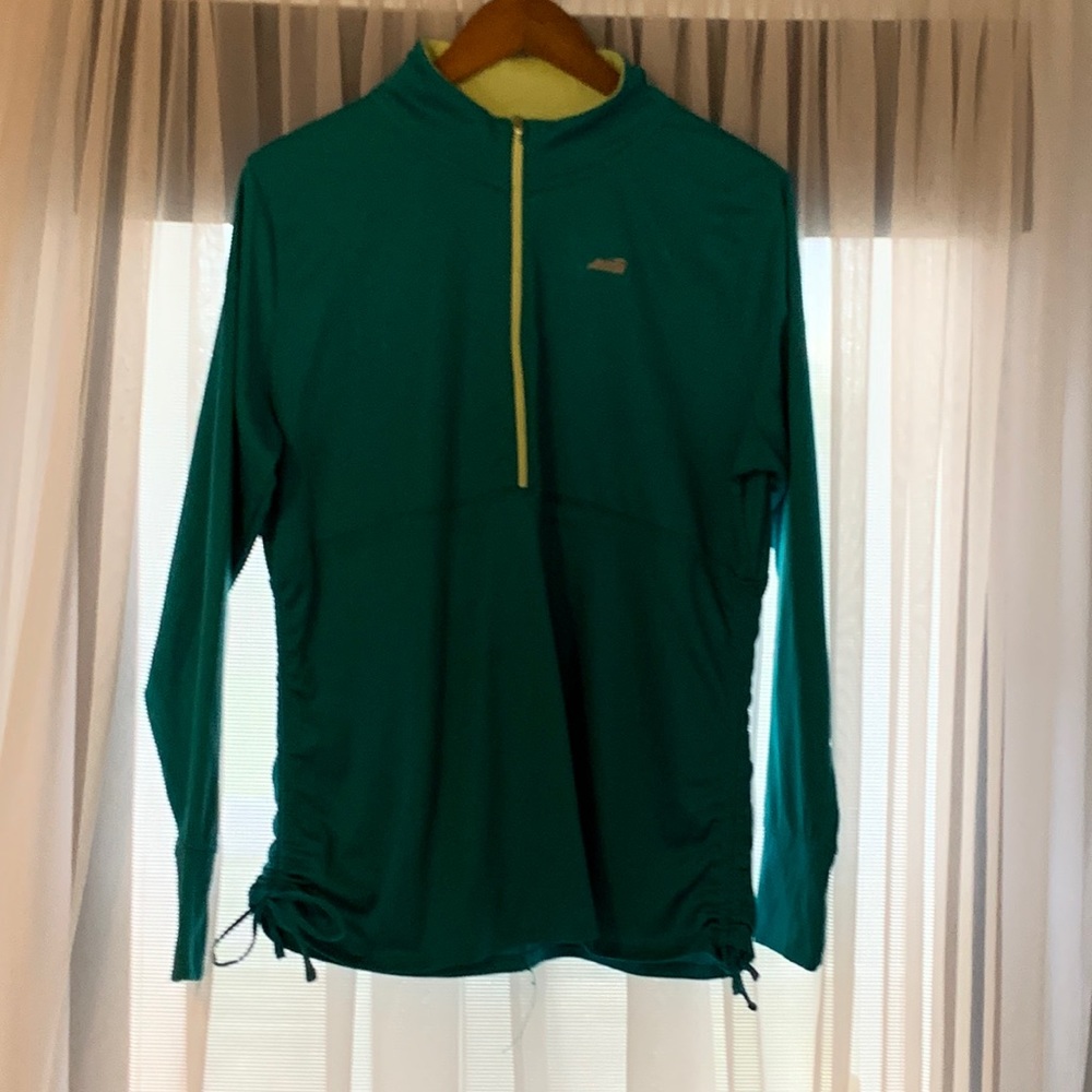 AVIA Athletic Top in medium Green with yellow accent. Size XXL, fits like XL